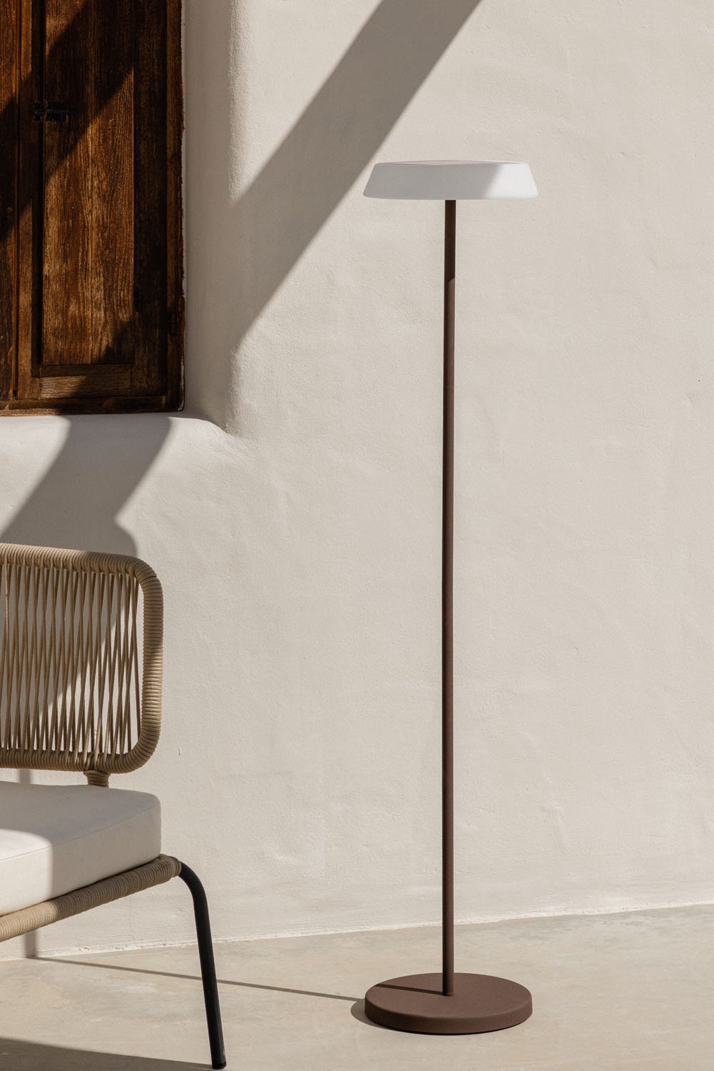 Ulenia Wireless Outdoor LED Solar Floor Lamp, gallery image 1