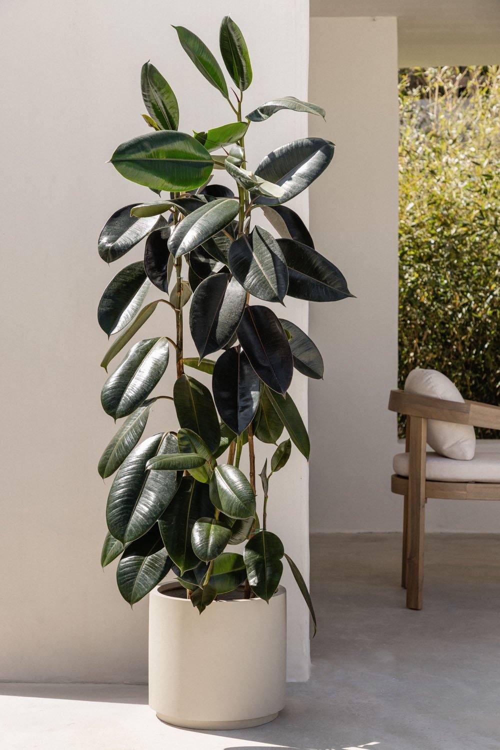 Saturno outdoor planter in polystone, gallery image 1