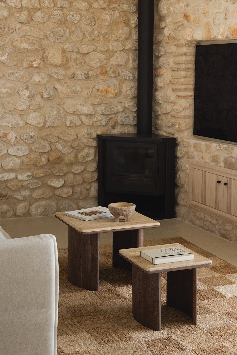 Set of 2 square side tables in travertine and acacia wood Casilda, gallery image 1