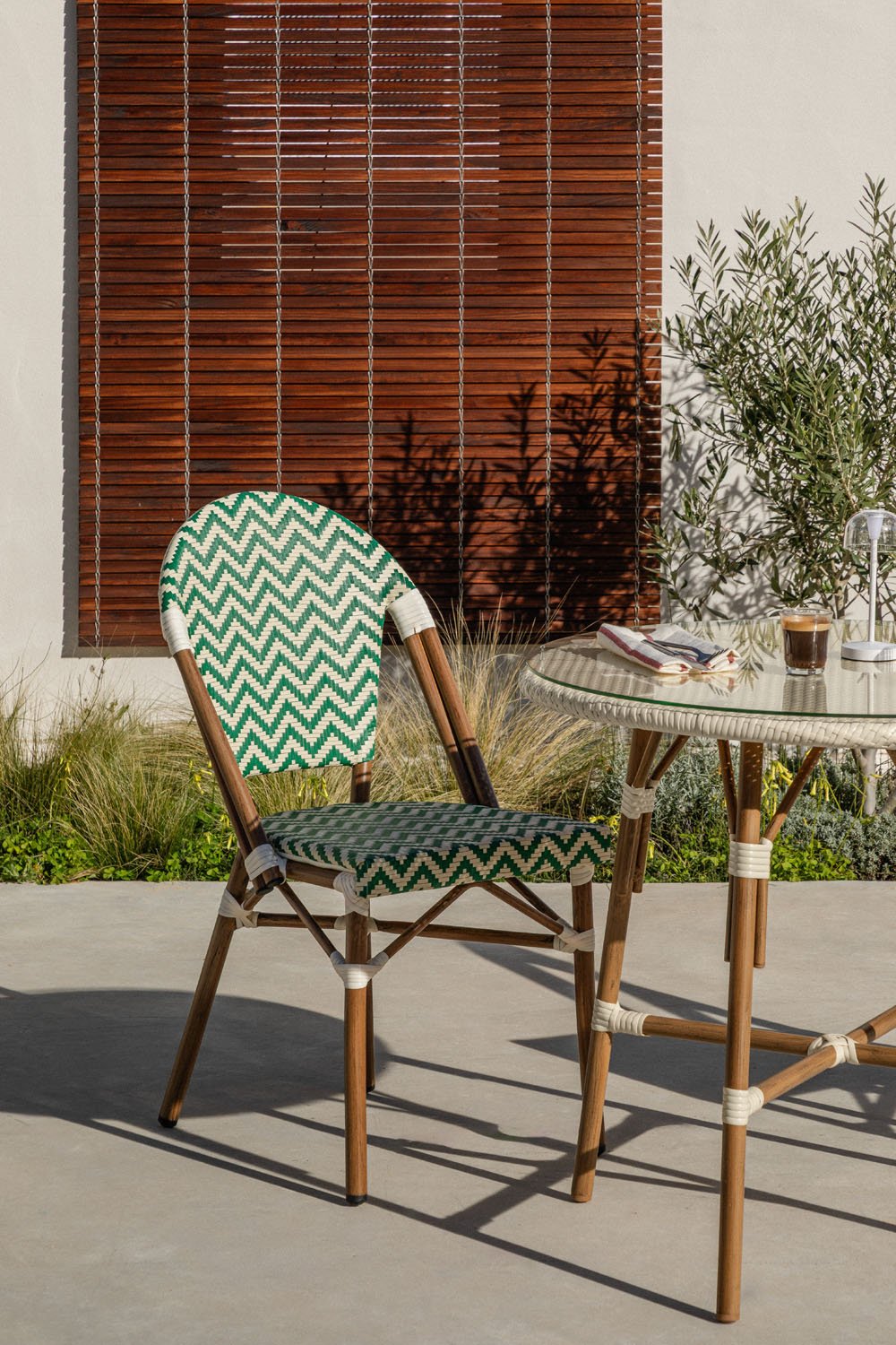 Pack of 4 Brielle Bistro Stackable Garden Chairs in Aluminum and Synthetic Rattan, gallery image 1