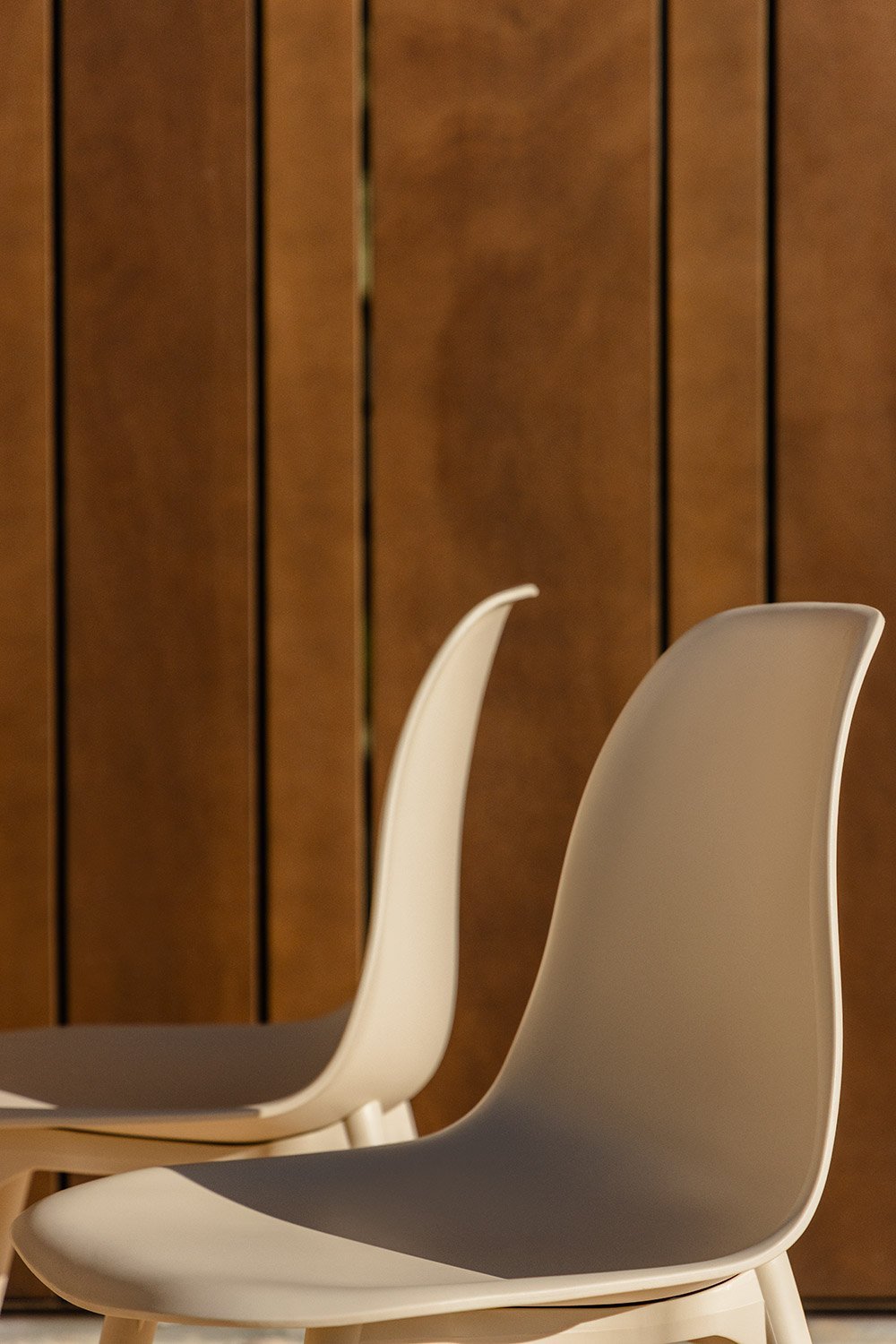 Pack of 4 Scand polypropylene garden chairs, gallery image 2