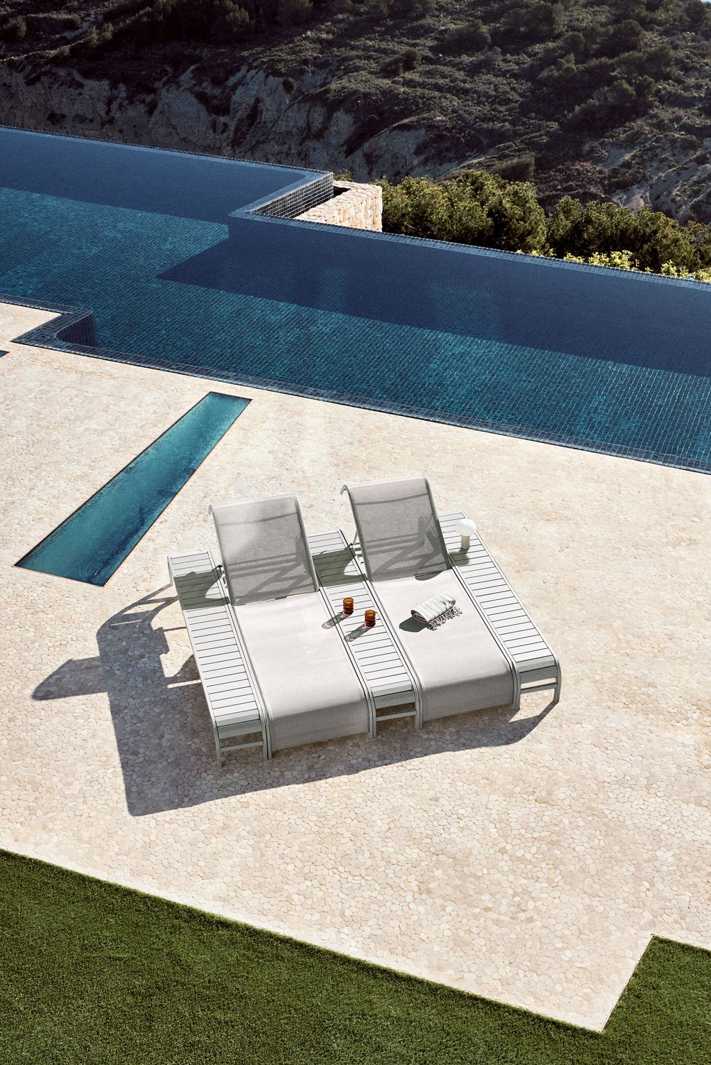 Set of 2 reclining lounge chairs and 3 side tables in Marietta steel, gallery image 1