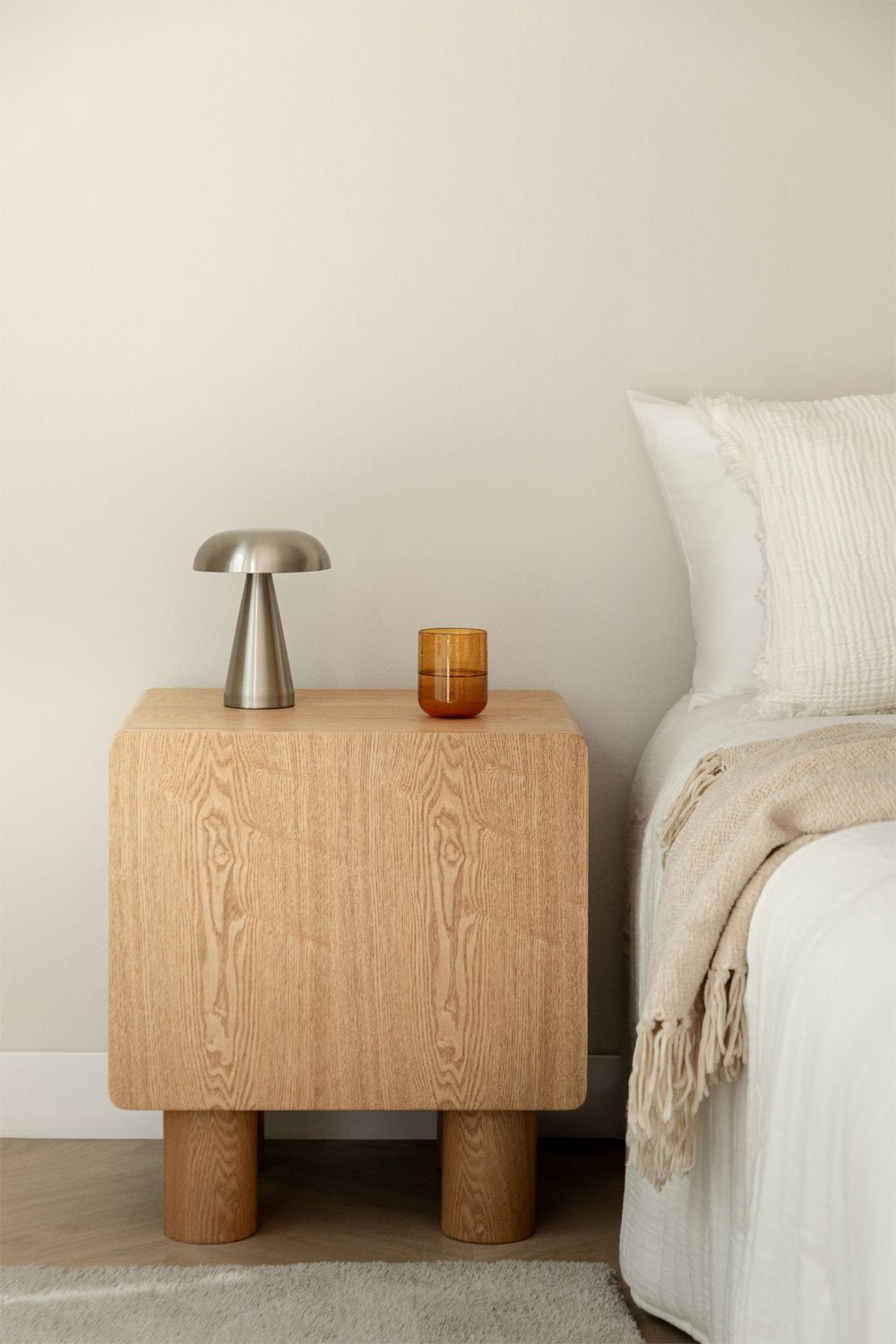 Pack of 2 bedside tables in MDF and Gumeri veneer, gallery image 1