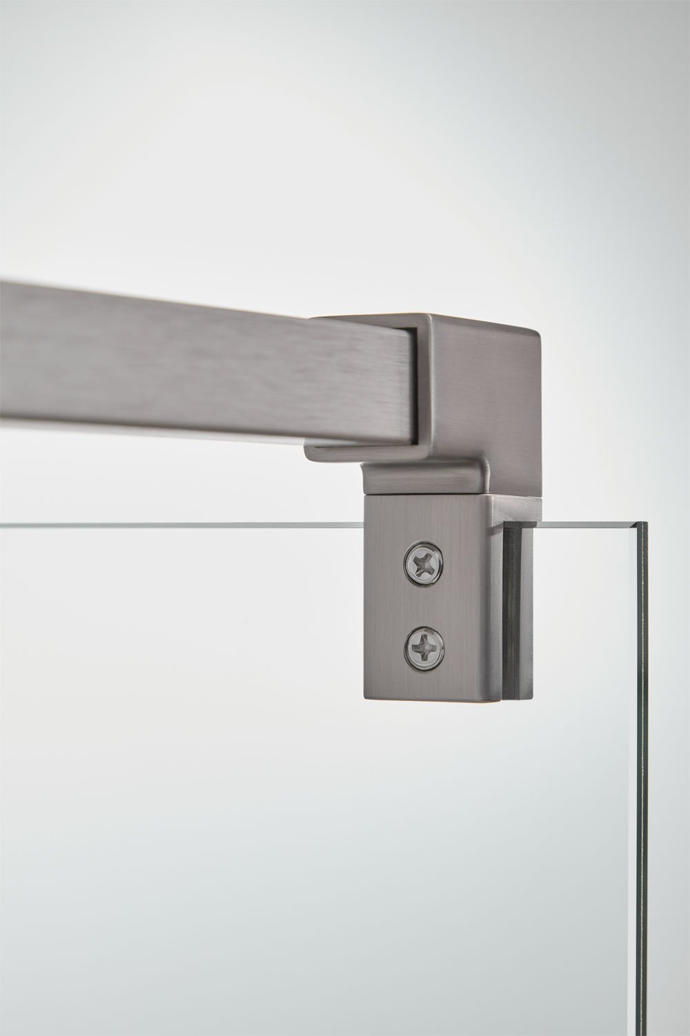 Fixed shower screen with 8 mm tempered glass and Bristol aluminum, gallery image 8