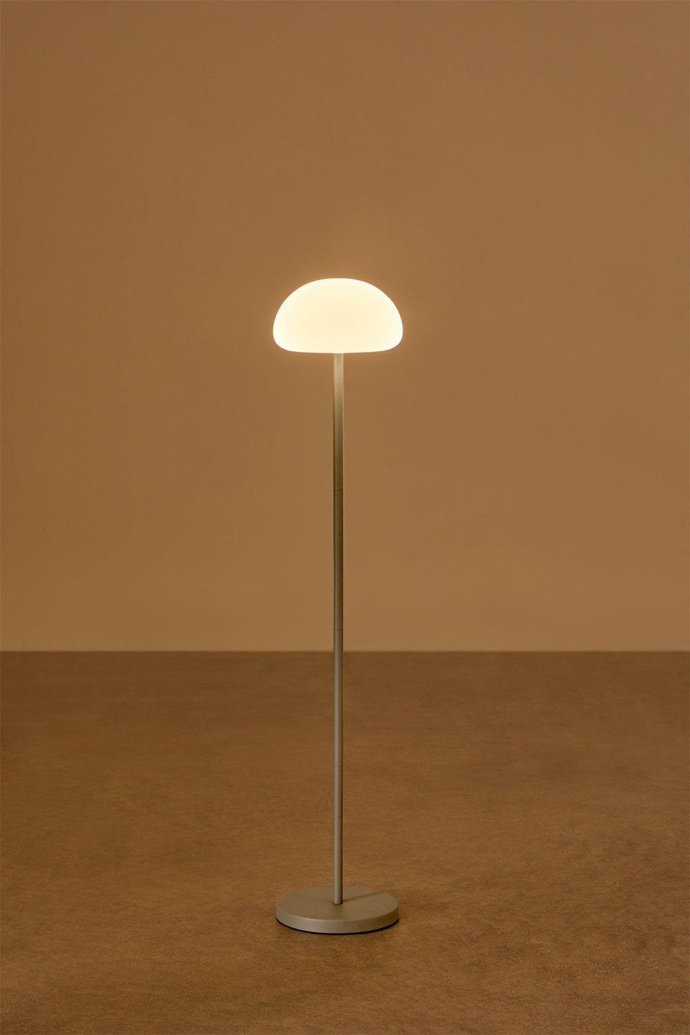 Zeliro wireless iron LED floor lamp, gallery image 2