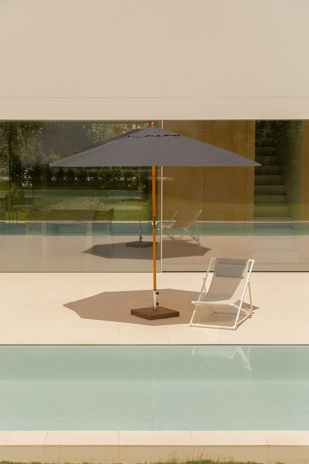 Parasol in fabric and wood Ø290 cm Cretas, gallery image 1