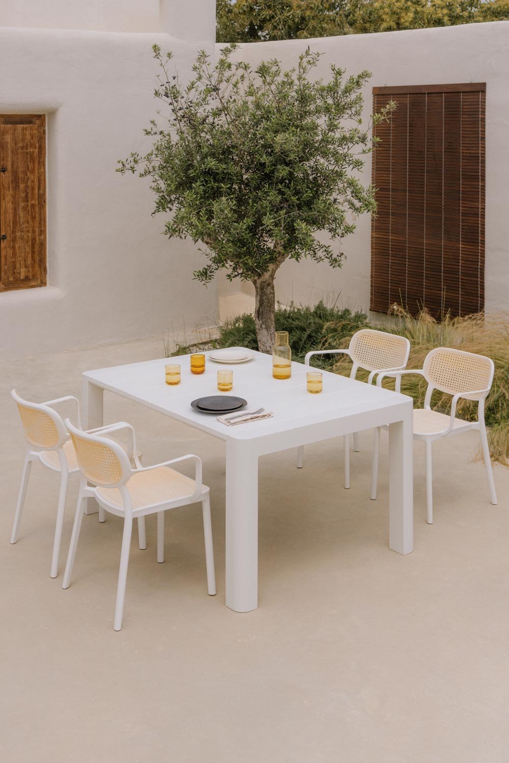 Arnadine Rectangular Table Set (140x100 cm) and 4 Stackable Garden Chairs with Omara Armrests, gallery image 1