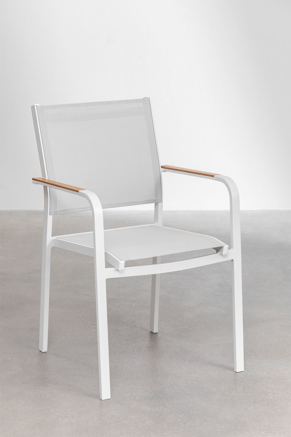 Inkeri 90x90 cm square table set in aluminum and teak wood and 4 Archer stackable aluminum garden chairs, gallery image 5