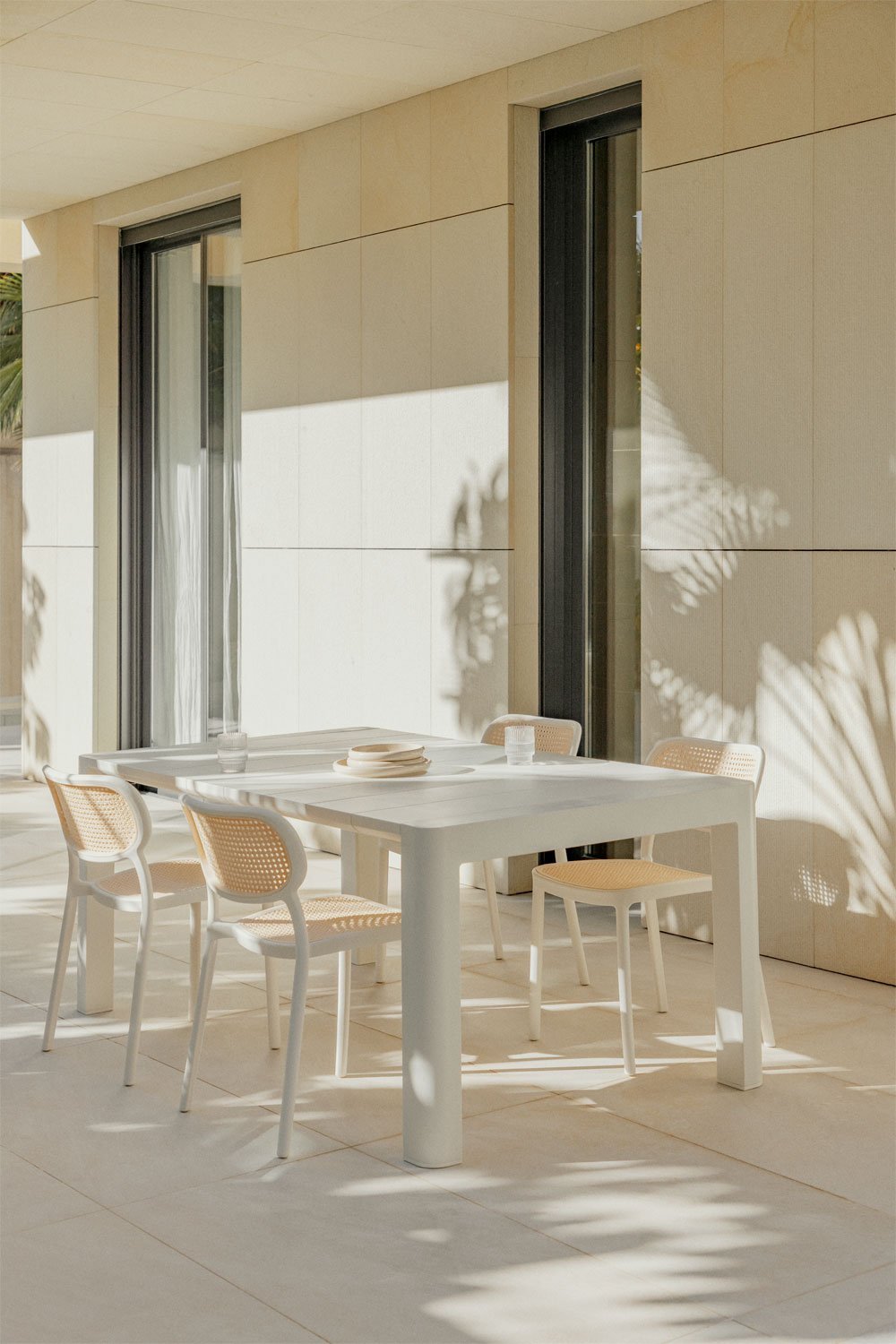 Arnadine Rectangular Table Set (140x100 cm) and 4 Omara Stackable Garden Chairs, gallery image 1