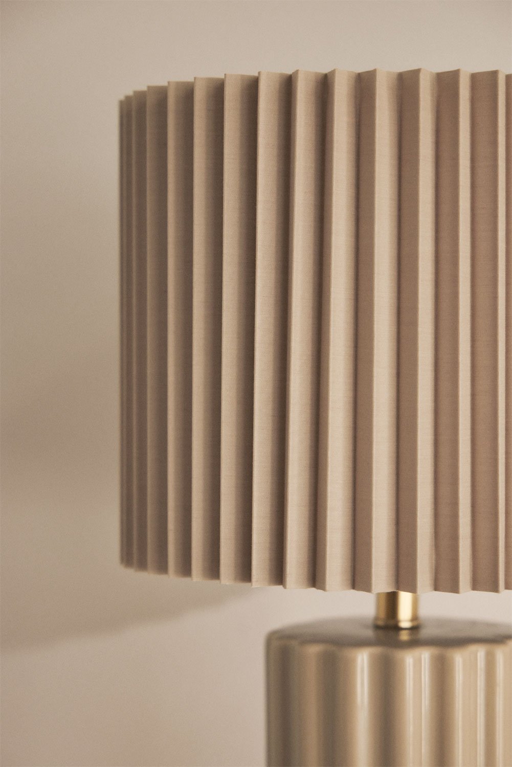 Table lamp in ceramic and Marvila fabric, gallery image 2