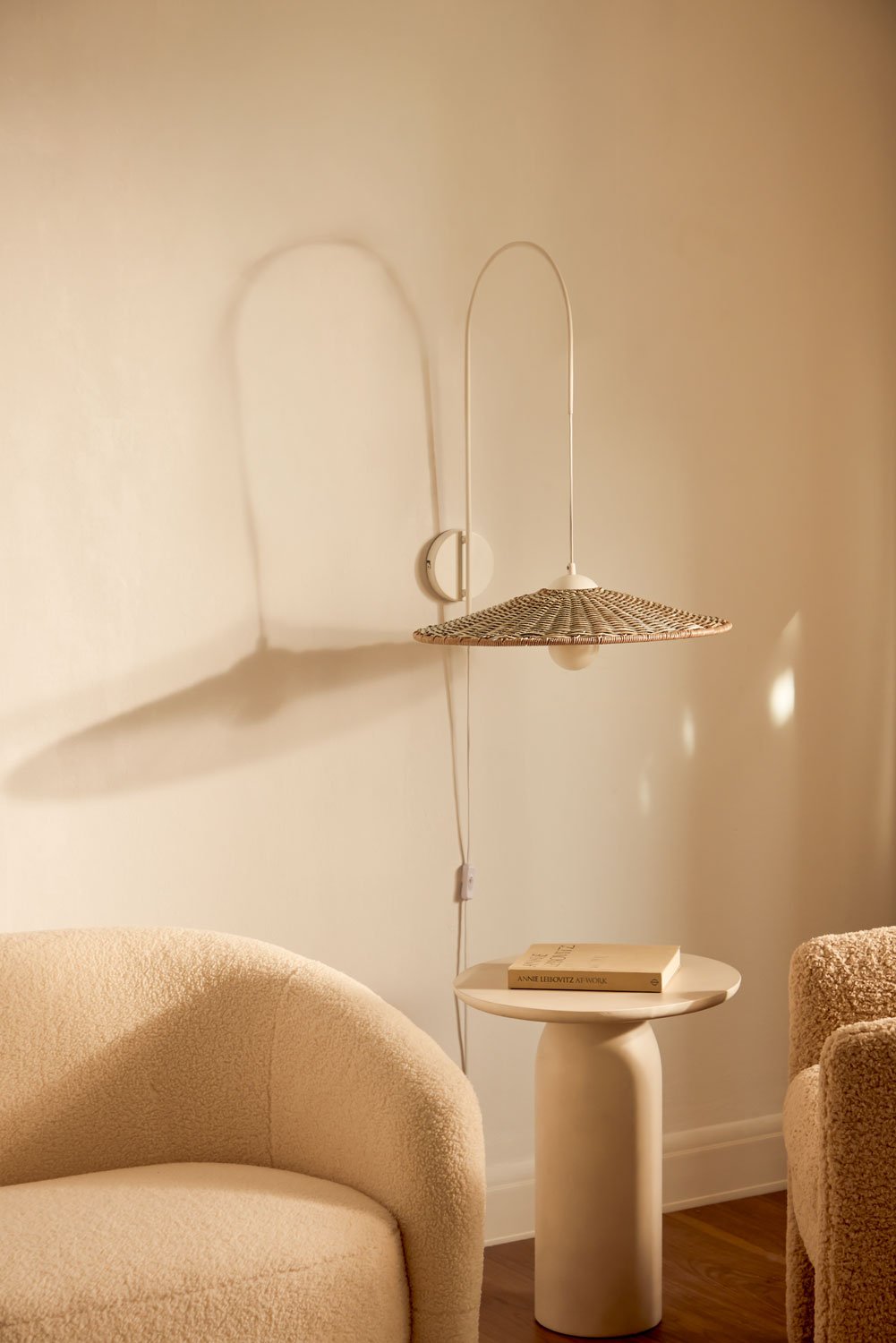 Sopant wall lamp in iron and synthetic rattan, gallery image 1