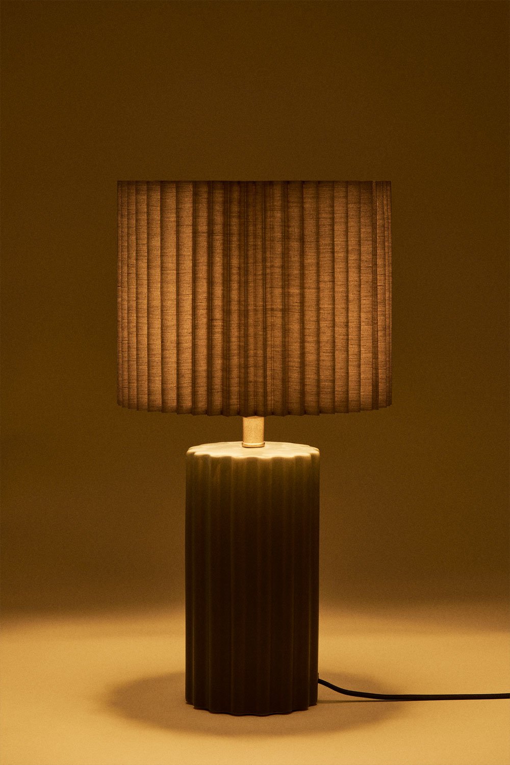 Table lamp in ceramic and Marvila fabric, gallery image 4