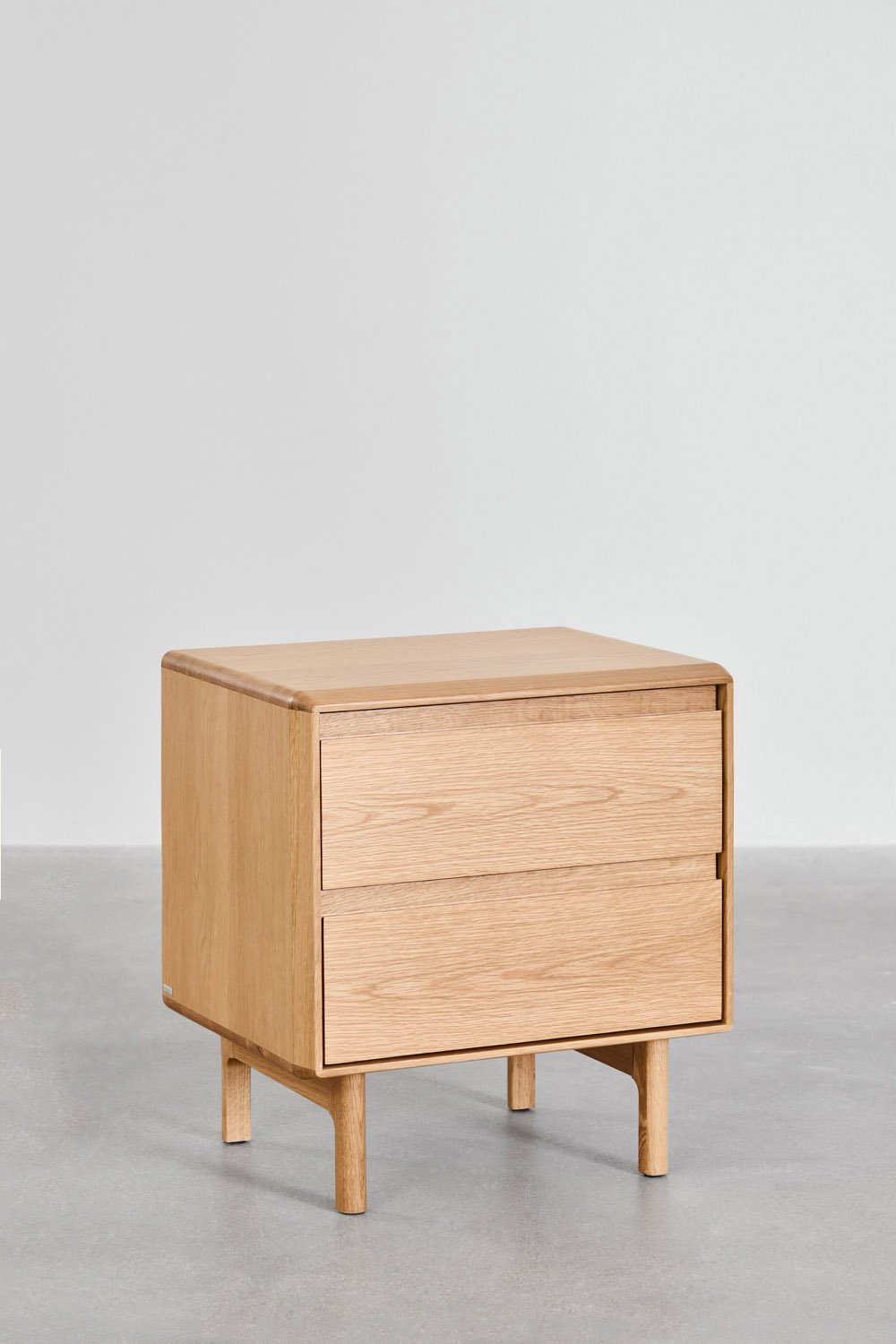 Pack of 2 Treveris oak bedside tables, gallery image 2