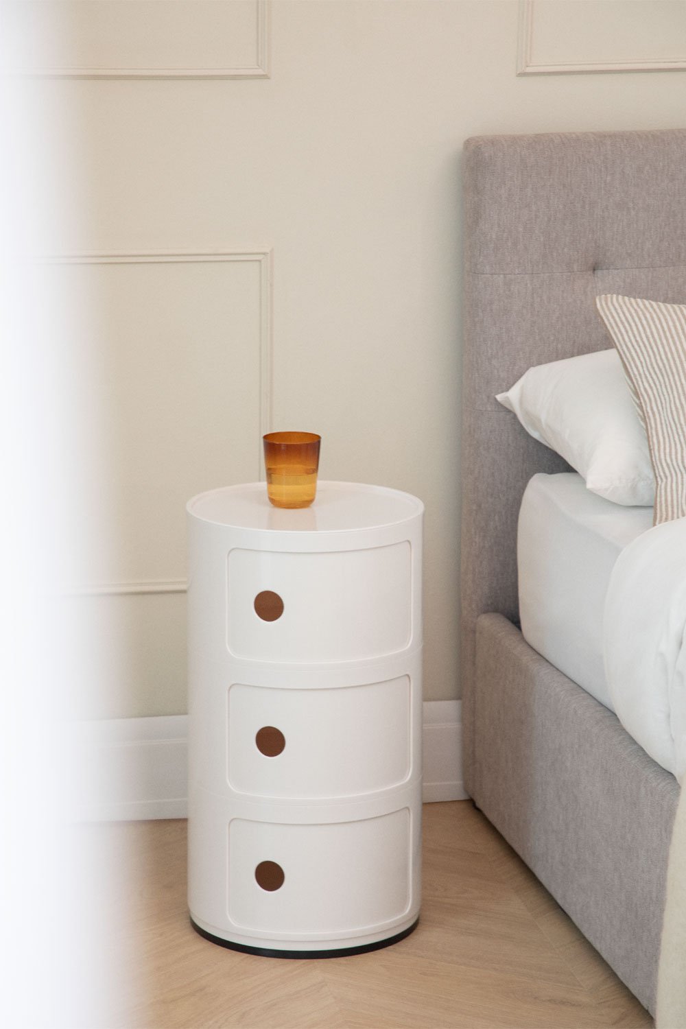 Pack of 2 round bedside tables with shelves Babel, gallery image 1
