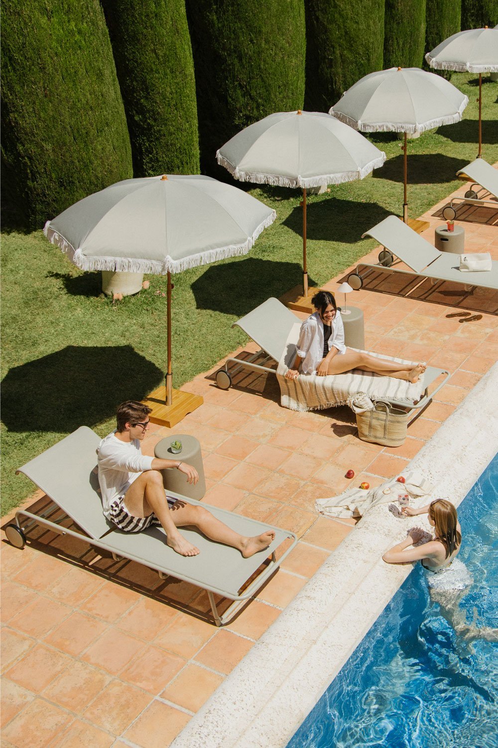 Pack of 2 Leyanis aluminium reclining loungers, gallery image 1