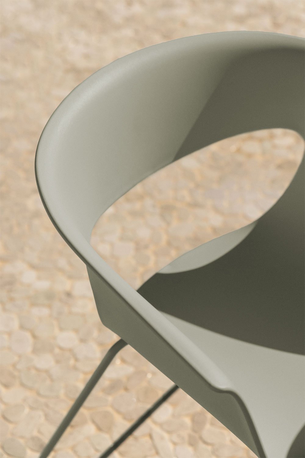 Pack of 2 garden chairs in polypropylene and steel Alanys, gallery image 2