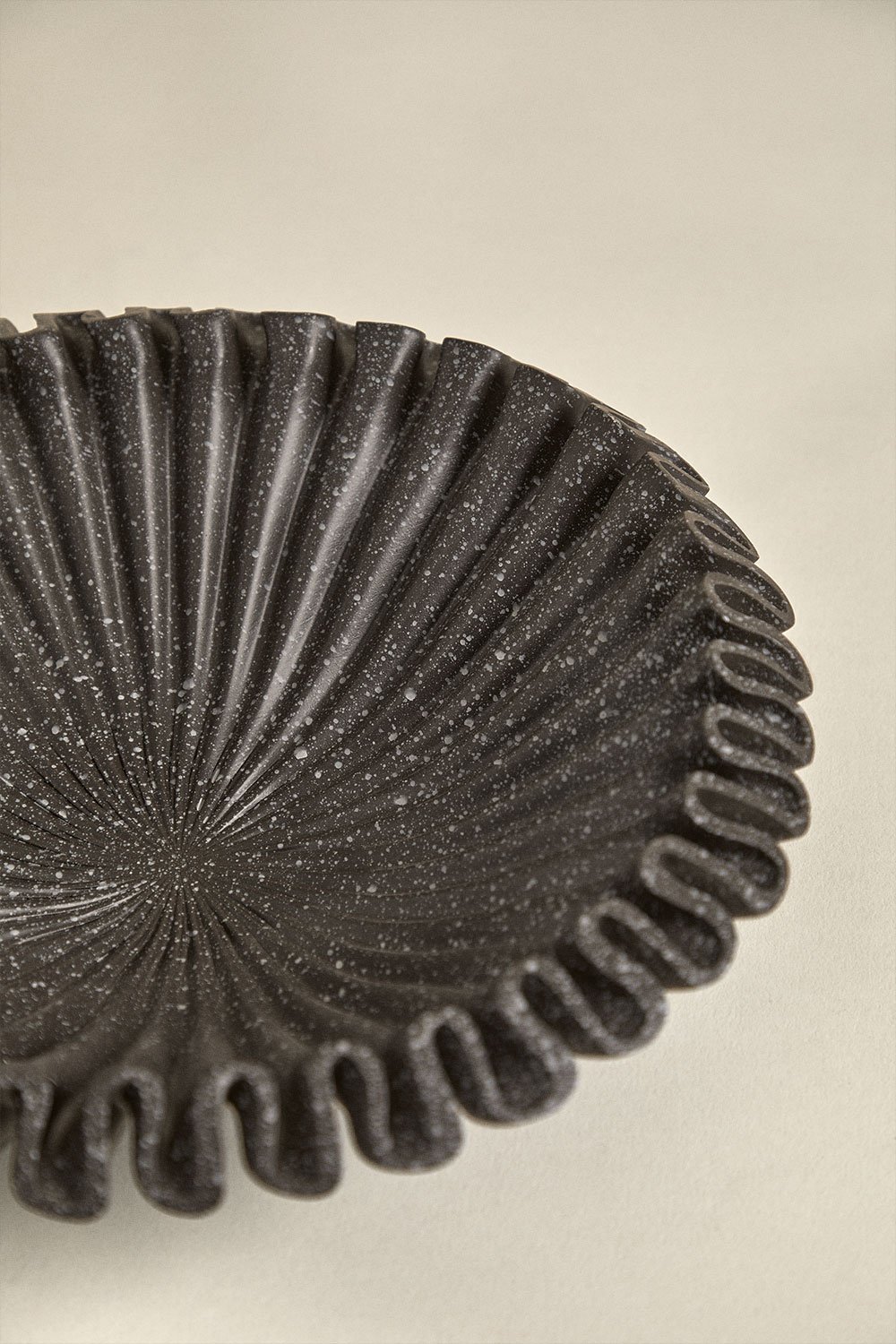 Decorative resin bowl Irente, gallery image 2