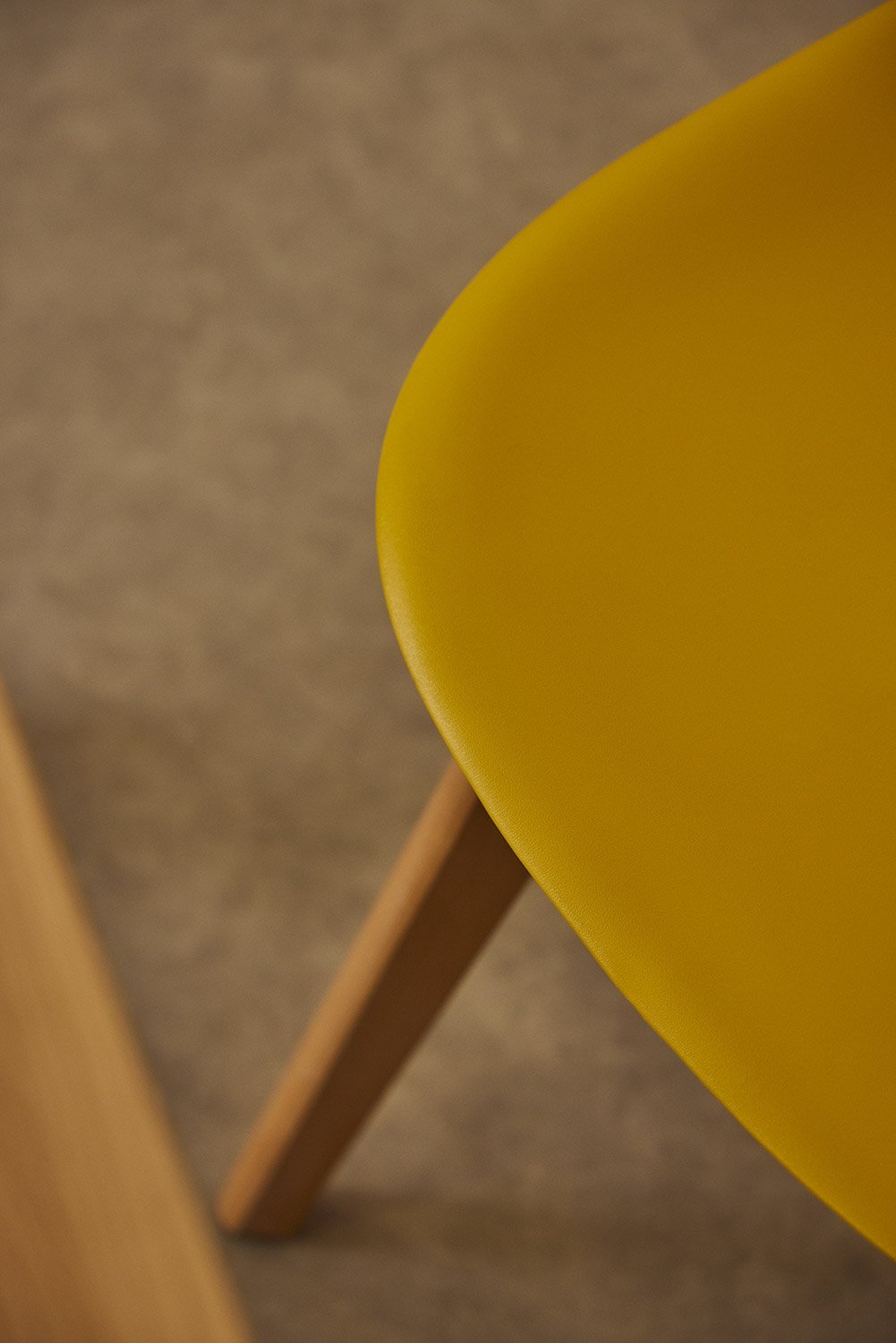 Pack of 2 dining chairs in polypropylene and beech wood Scand Nordic, gallery image 2