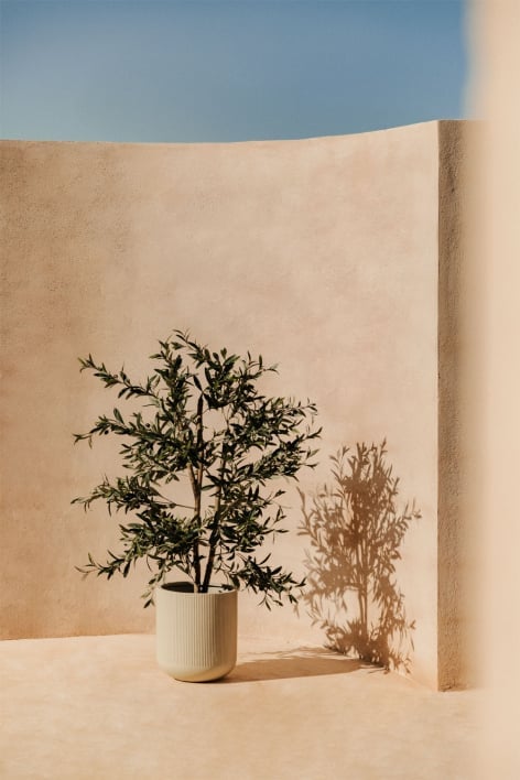 Raiden outdoor planter in polystone