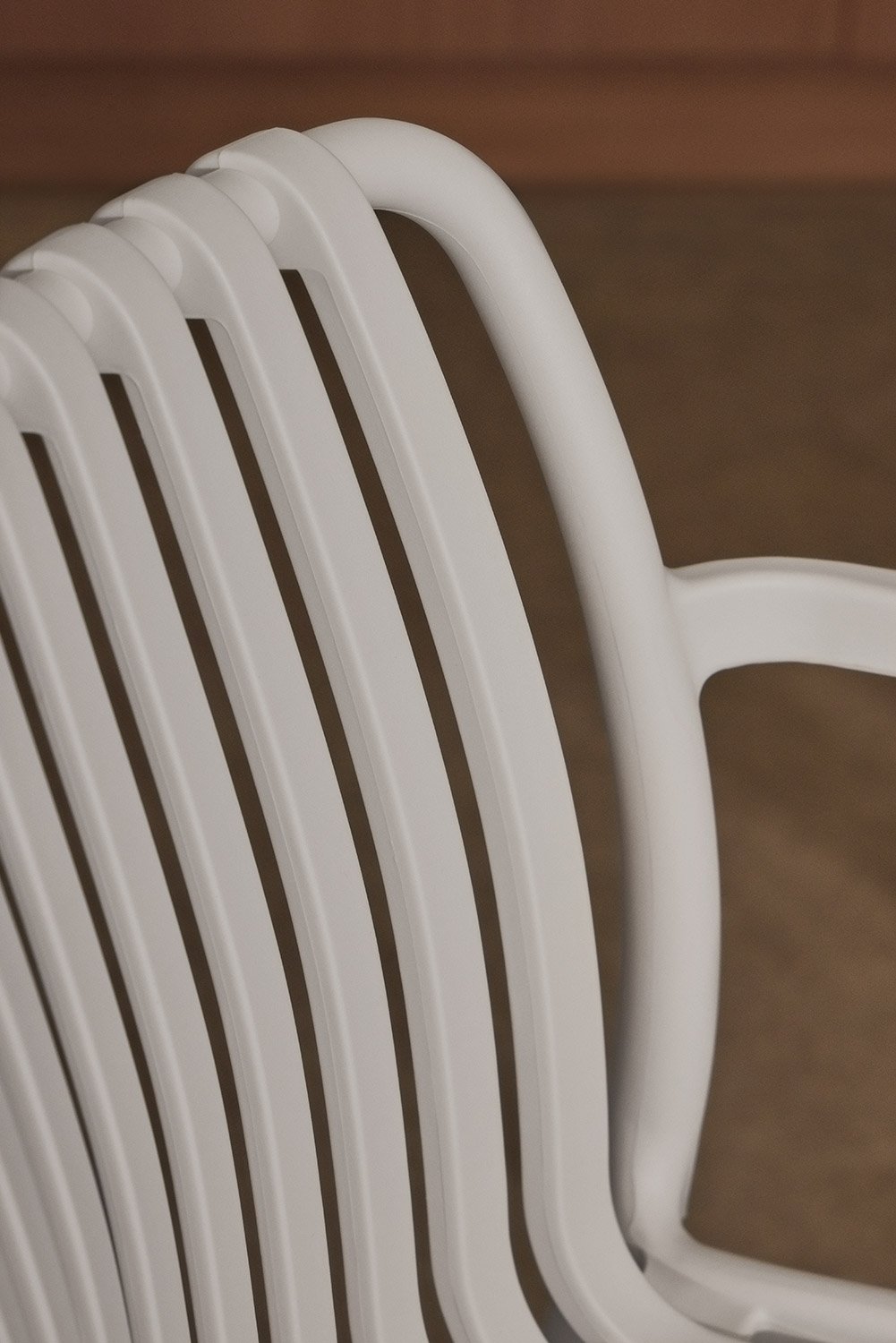 Wendell polypropylene dining chair with armrests, gallery image 2