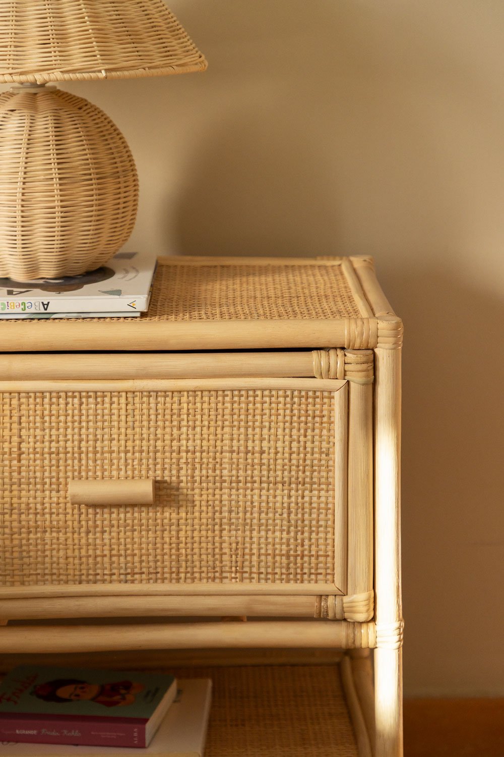 Pack of 2 Yivisc rattan bedside tables, gallery image 3