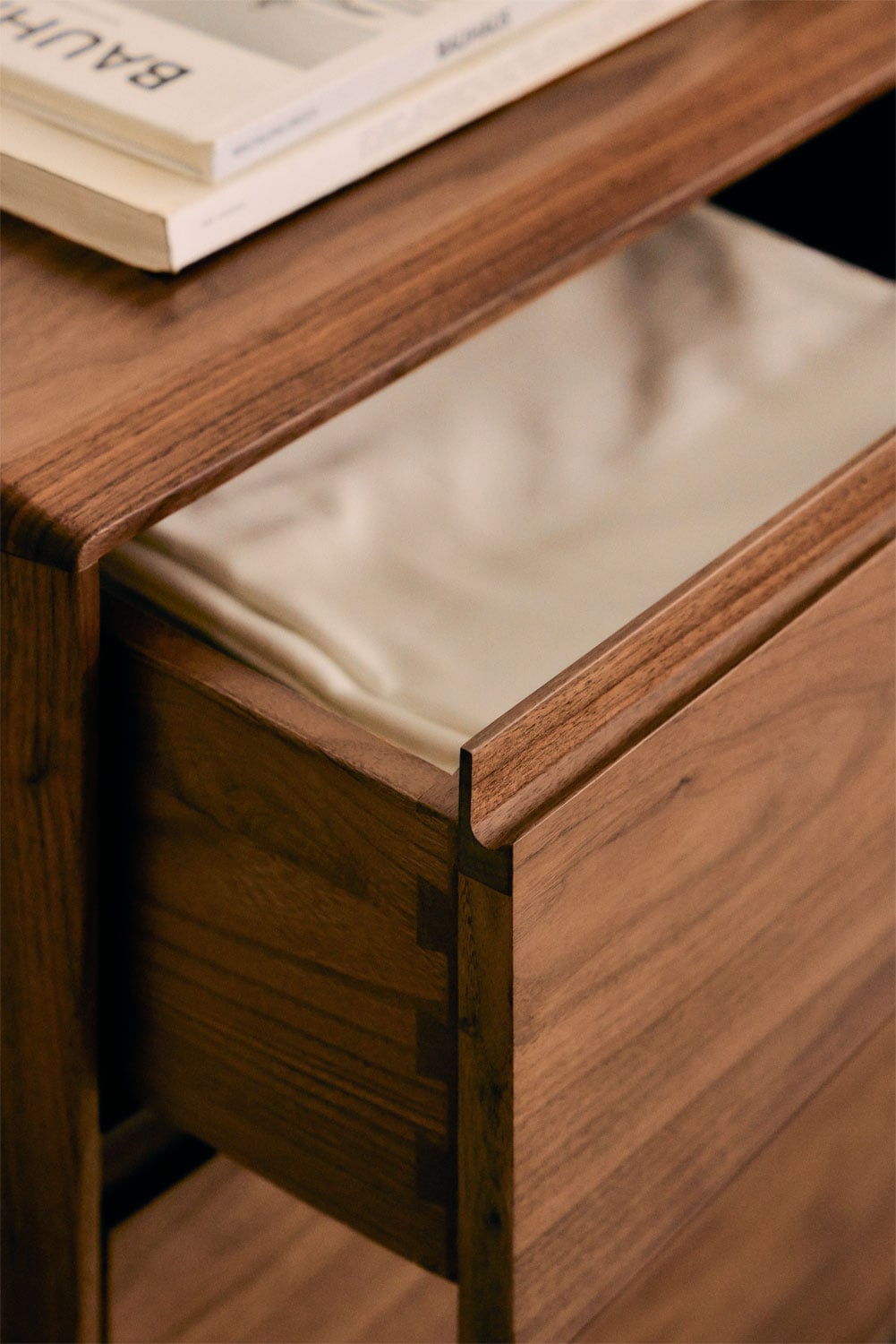 3-drawer chest 80x40 cm in Treveris wood, gallery image 2