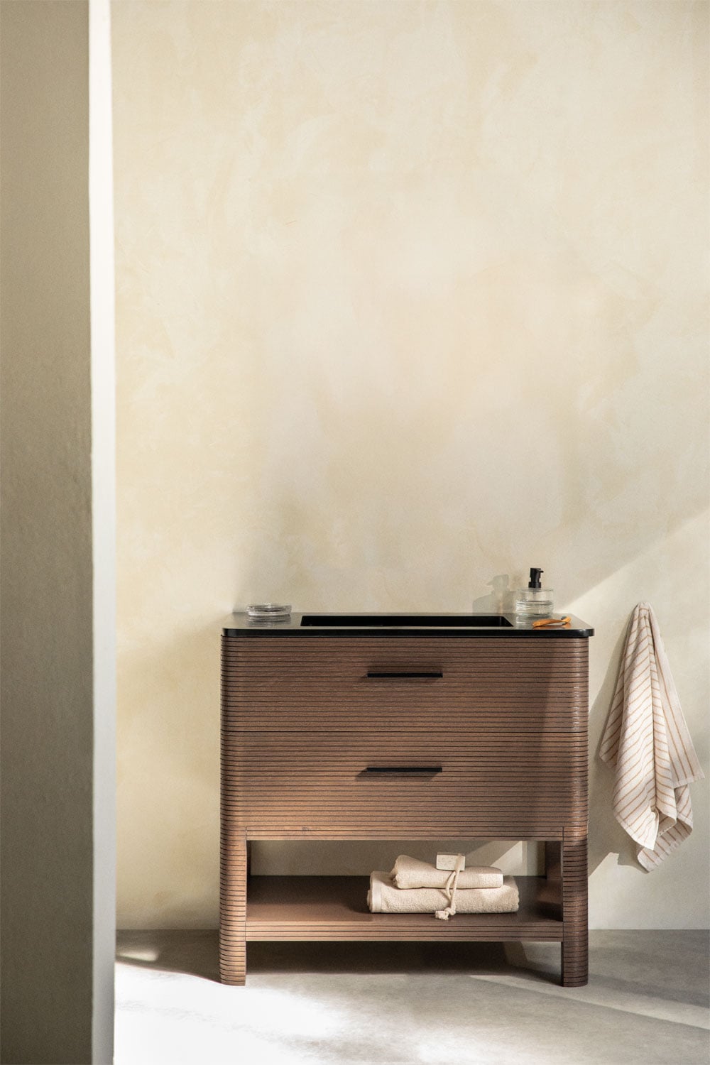 Bathroom furniture set in wood with integrated sink Misene, gallery image 1