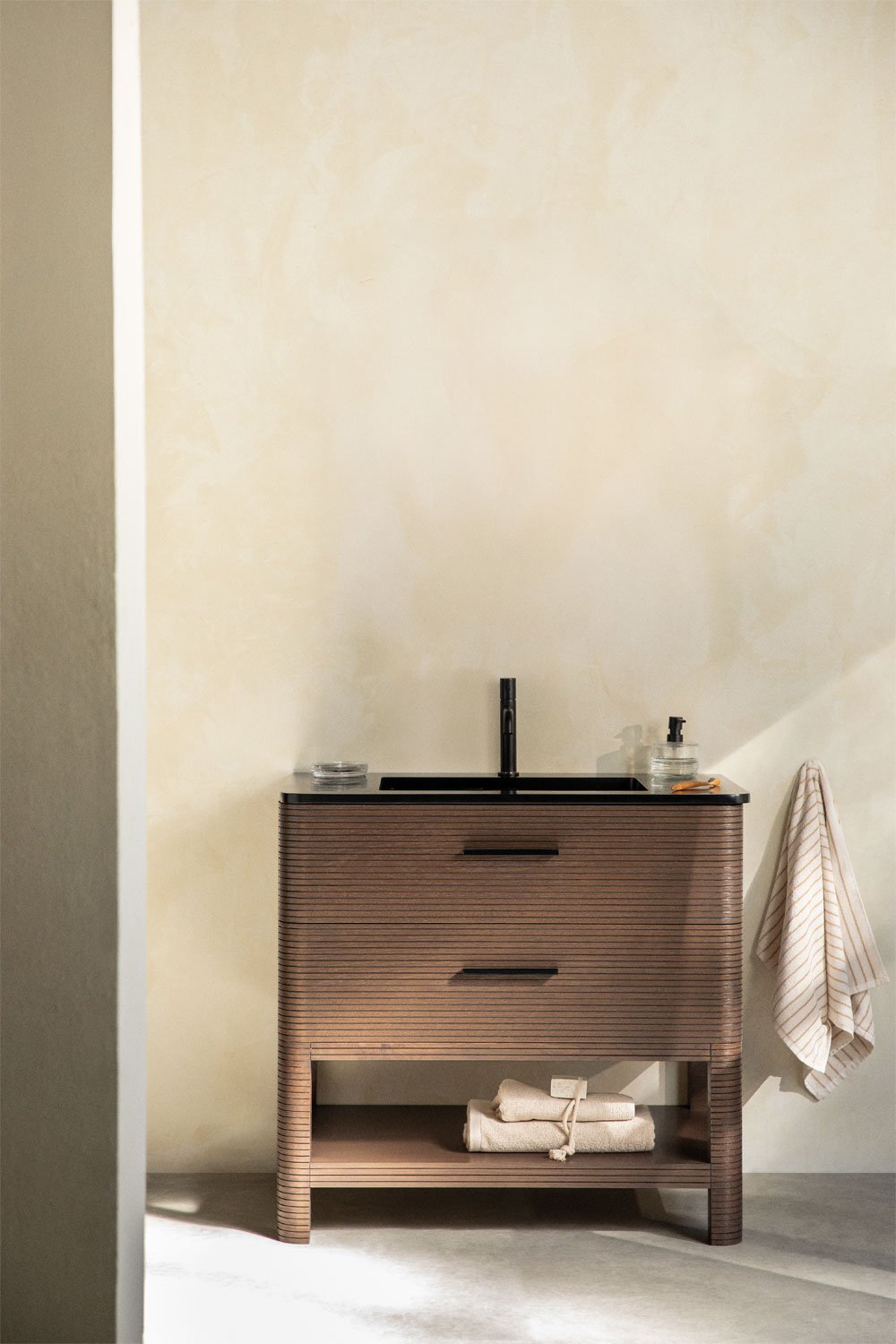 Bathroom furniture set in wood with integrated sink Misene, gallery image 1