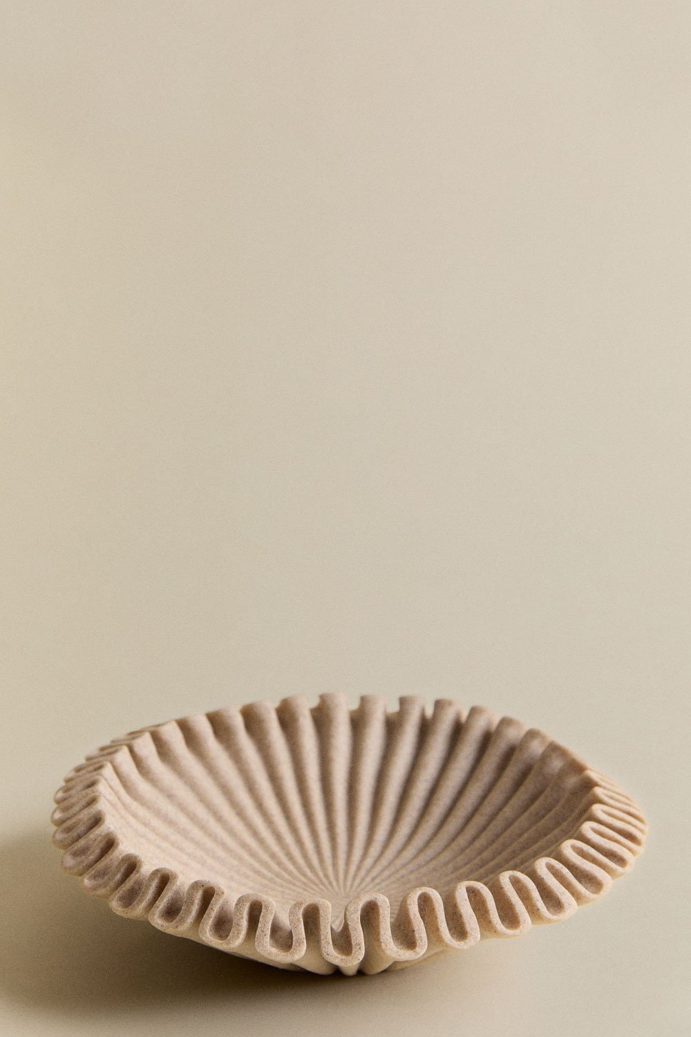 Decorative resin bowl Irente, gallery image 1
