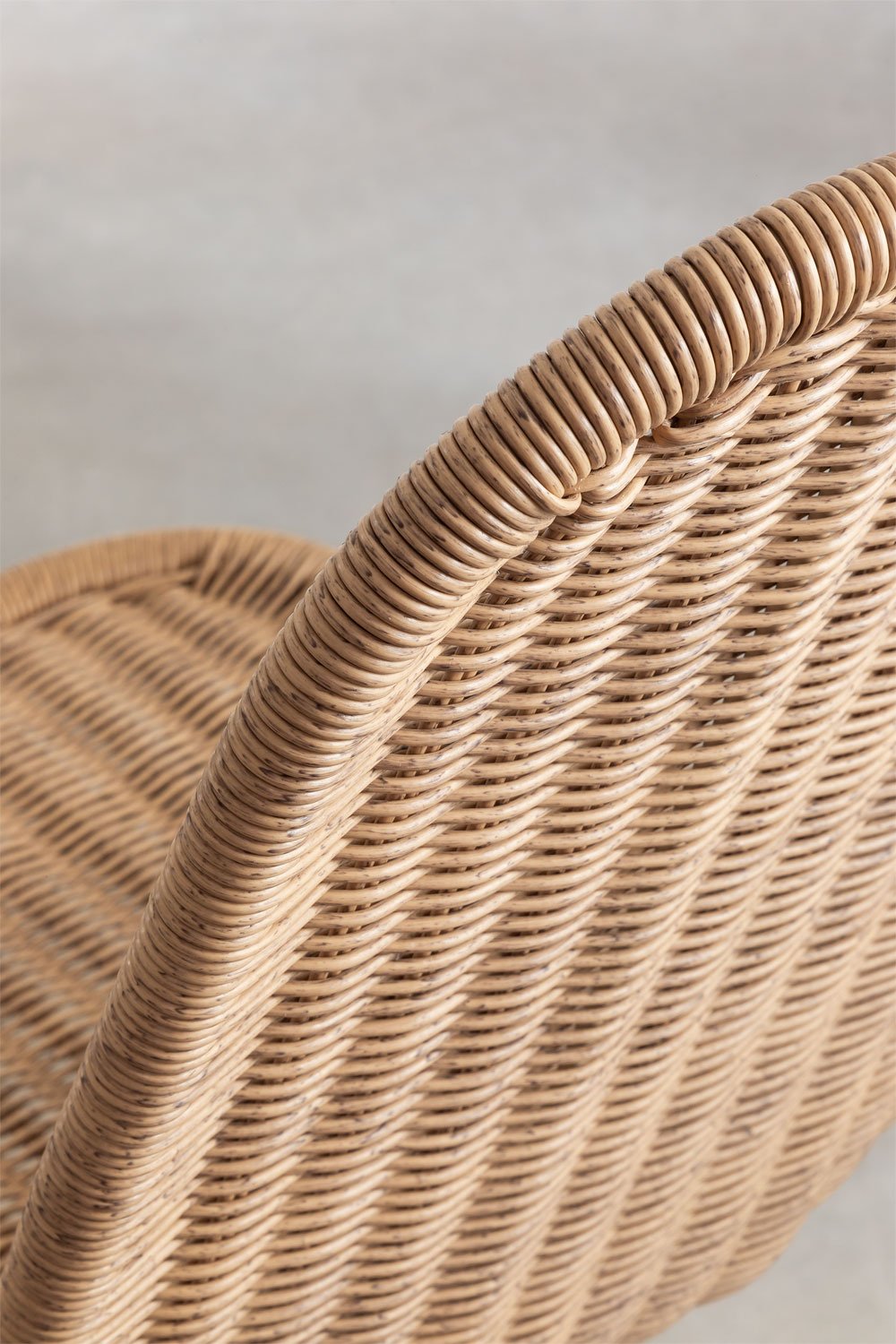 Pack of 4 stackable high stools in synthetic rattan Reiven, gallery image 6