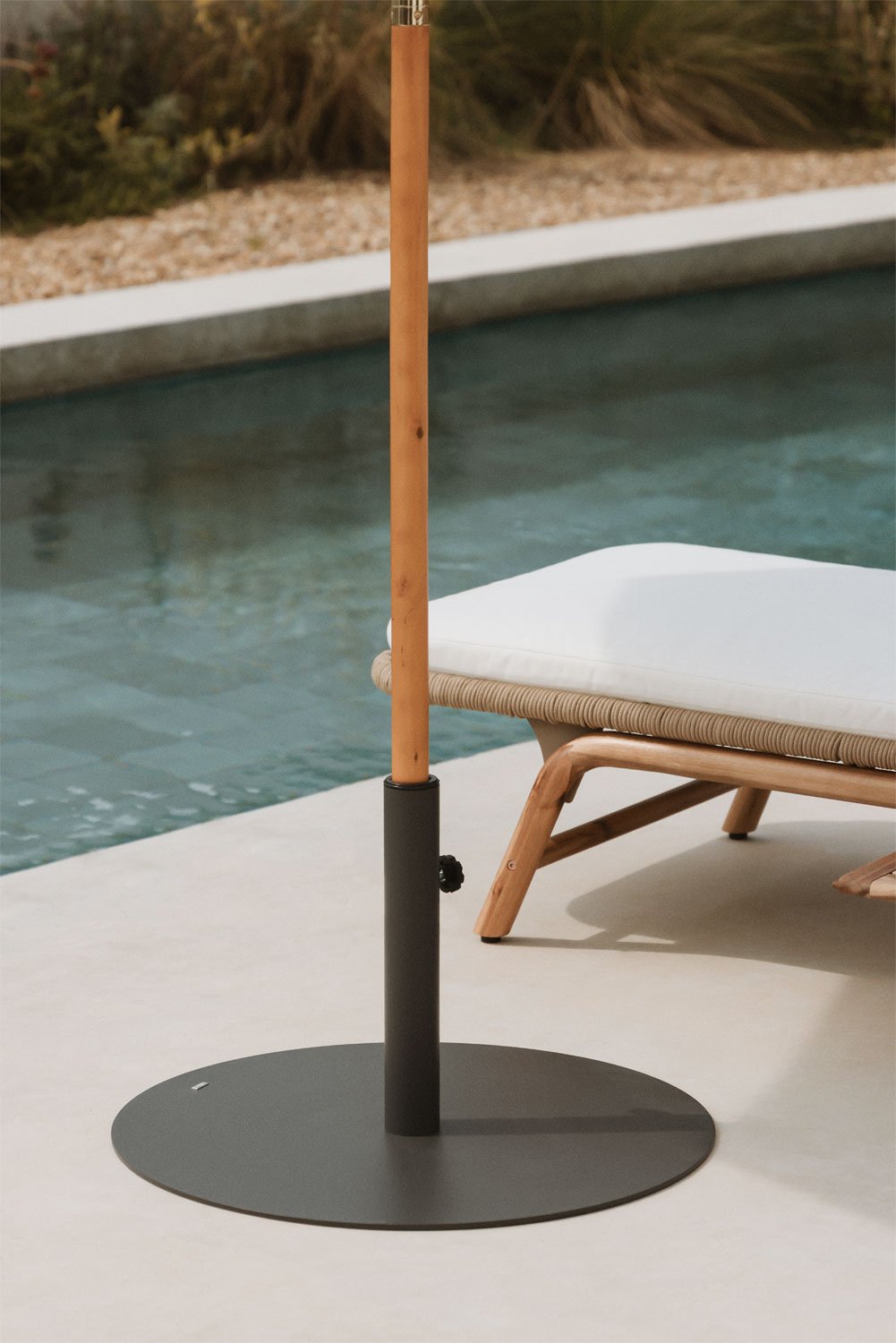 Round umbrella base Ø60 cm in Peuet steel, gallery image 1