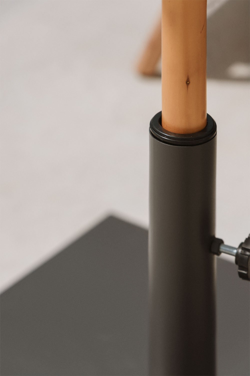 Square parasol base 60x60 cm in Peuet steel, gallery image 2