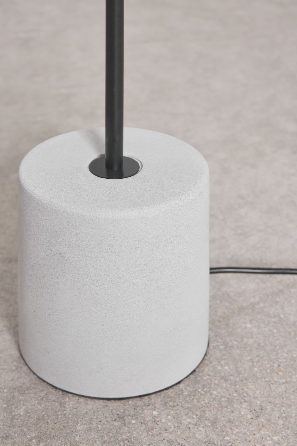 Nevis directional LED floor lamp in aluminum and concrete, gallery image 6