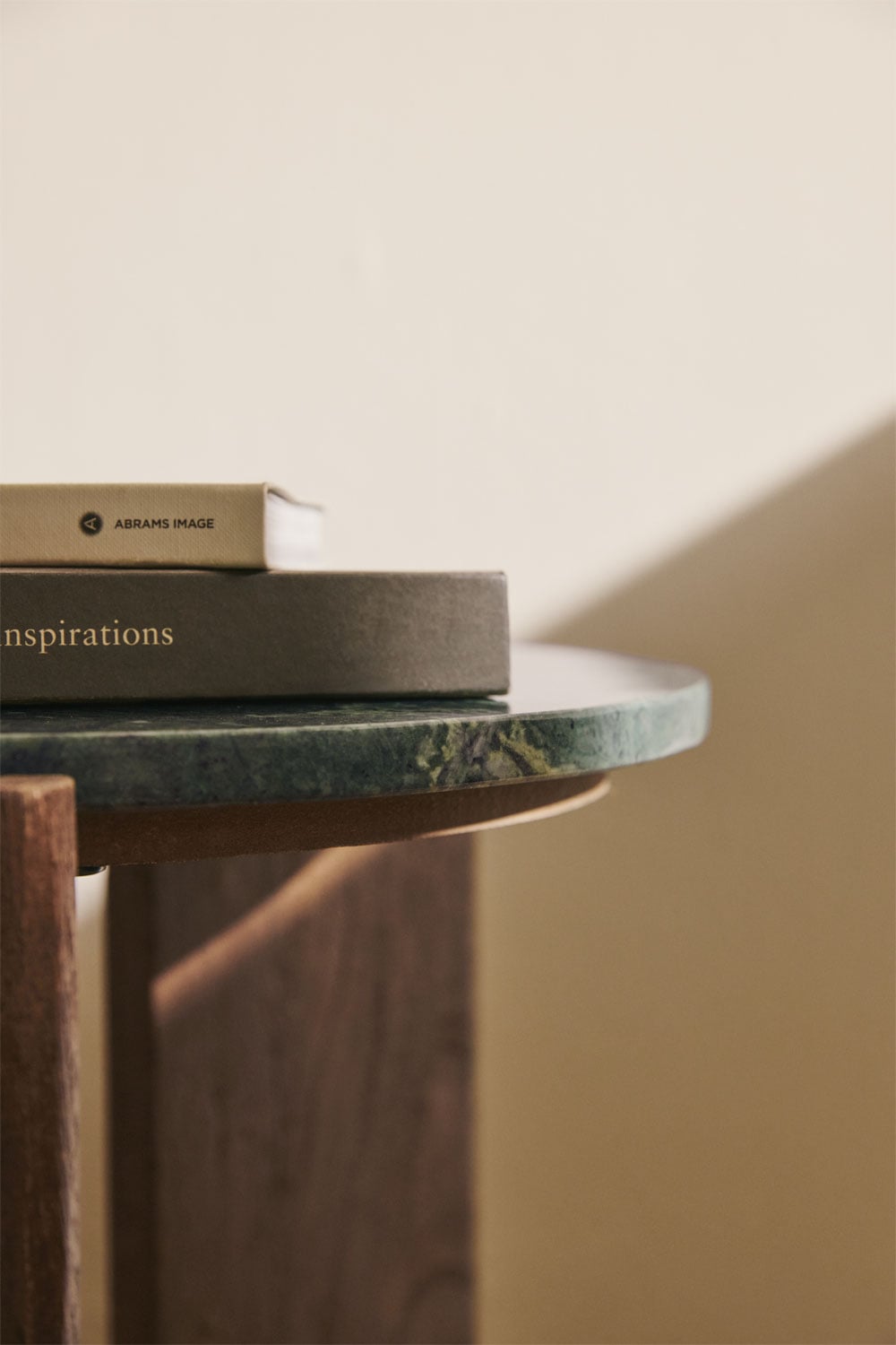 Round bedside table Ø50 cm in natural stone and mango wood Lavinia, gallery image 3