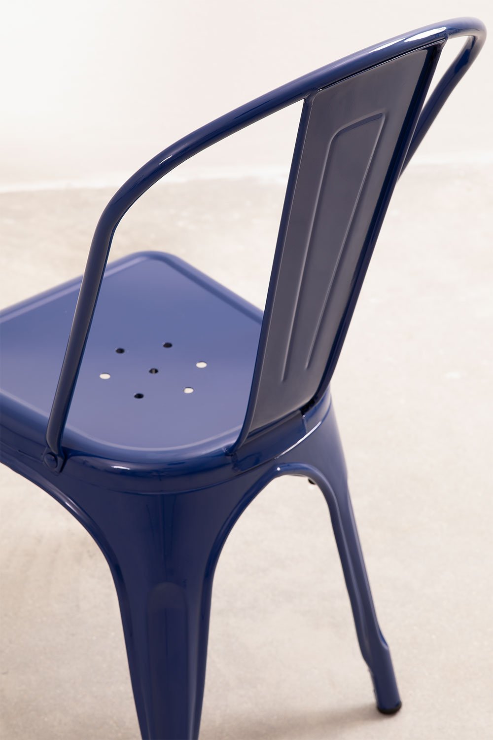 Pack of 4 Lix stackable dining chairs, gallery image 7