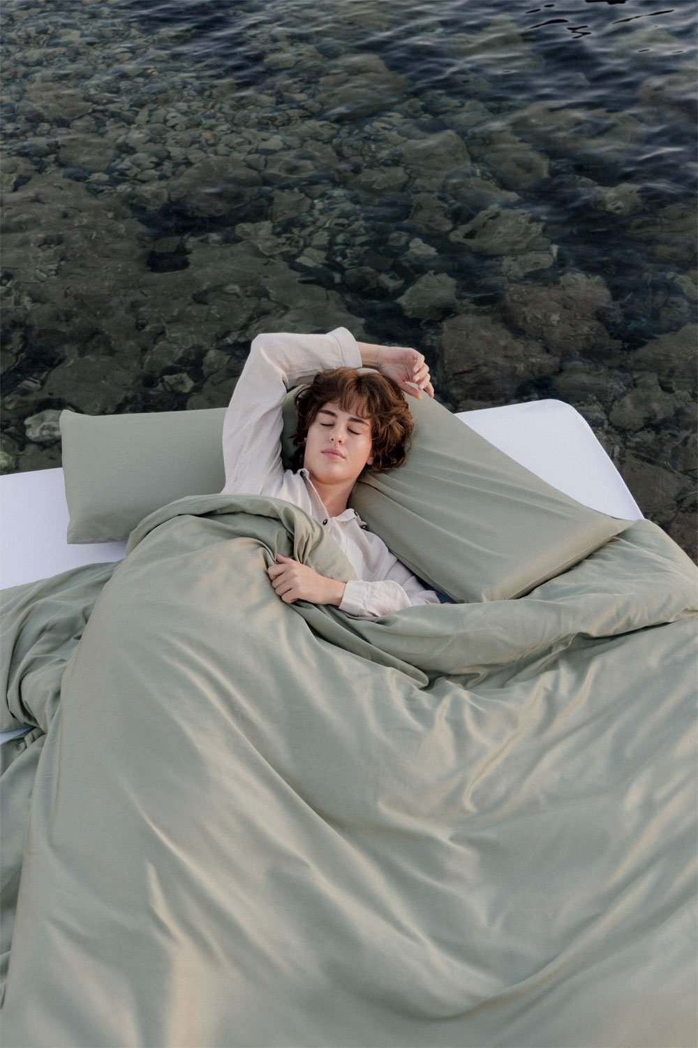 Sampras 300 thread count satin duvet cover, gallery image 1