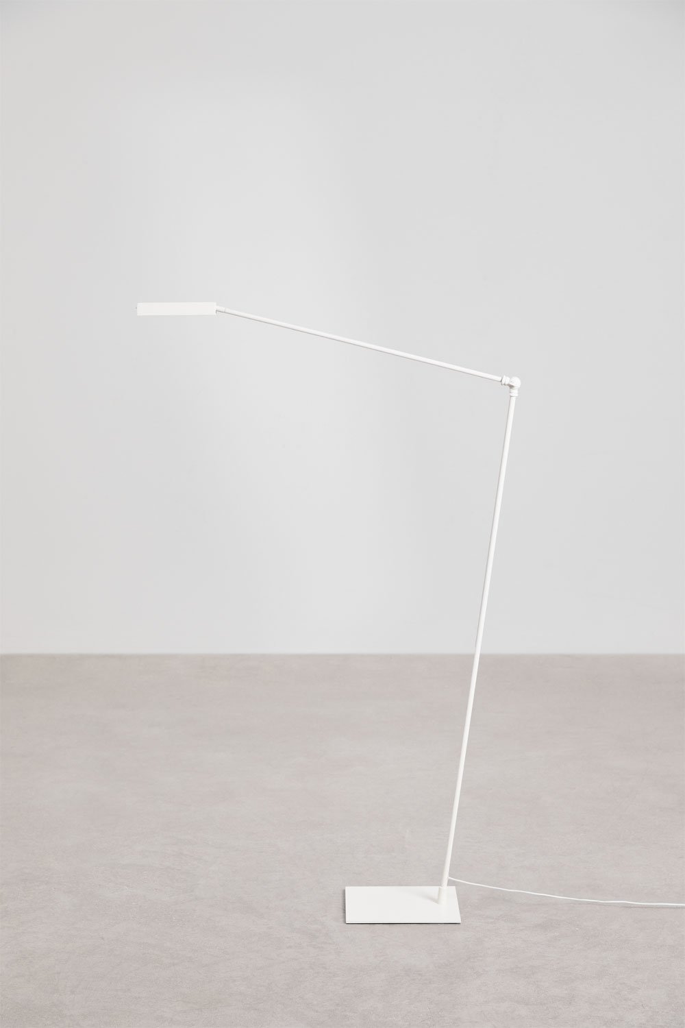 Valtyn iron LED floor lamp, gallery image 2