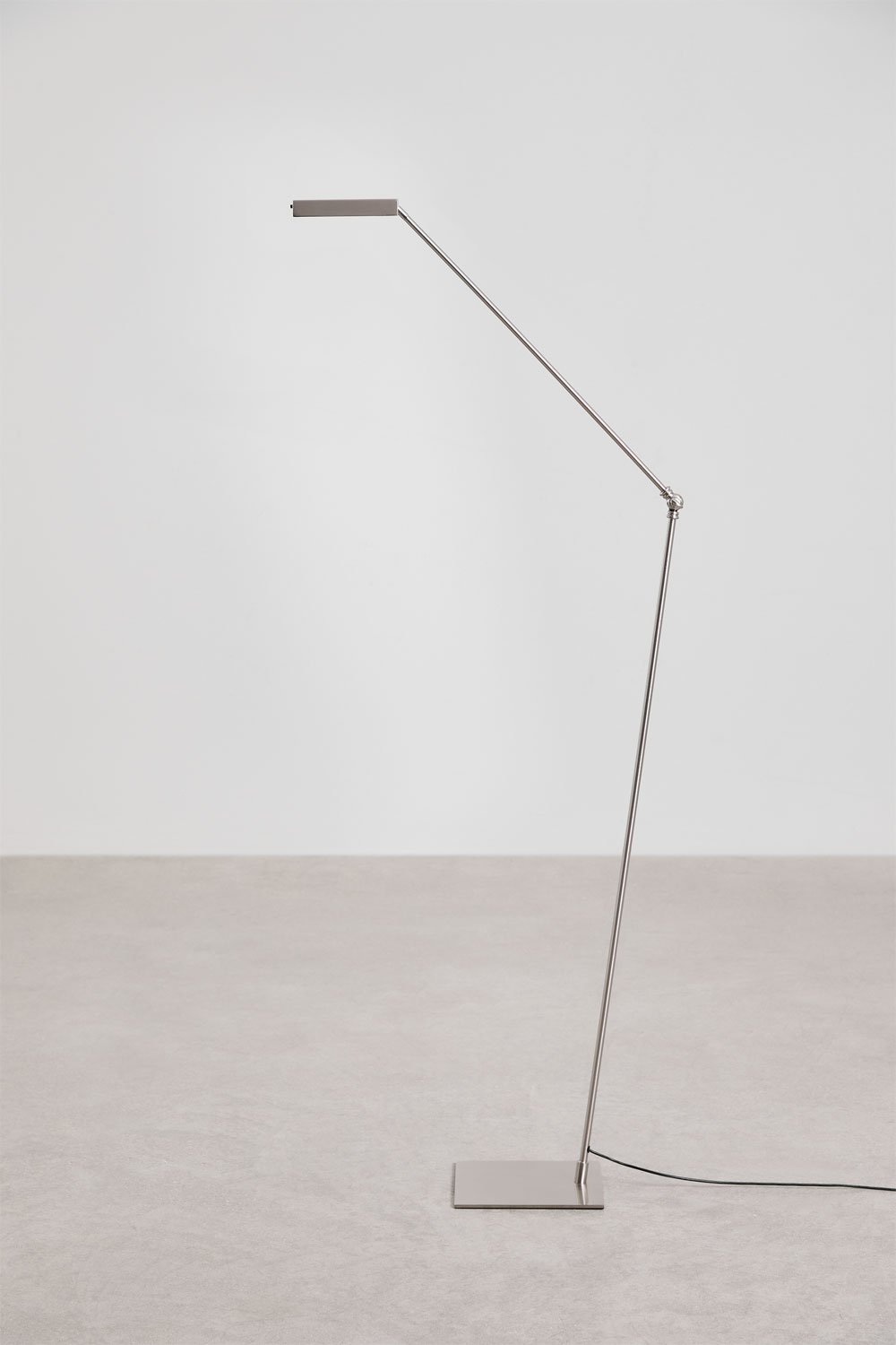 Valtyn iron LED floor lamp, gallery image 5