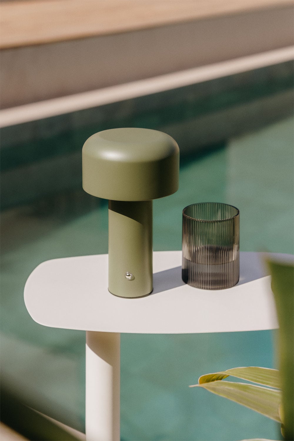 Loentia wireless LED outdoor table lamp in iron, gallery image 6