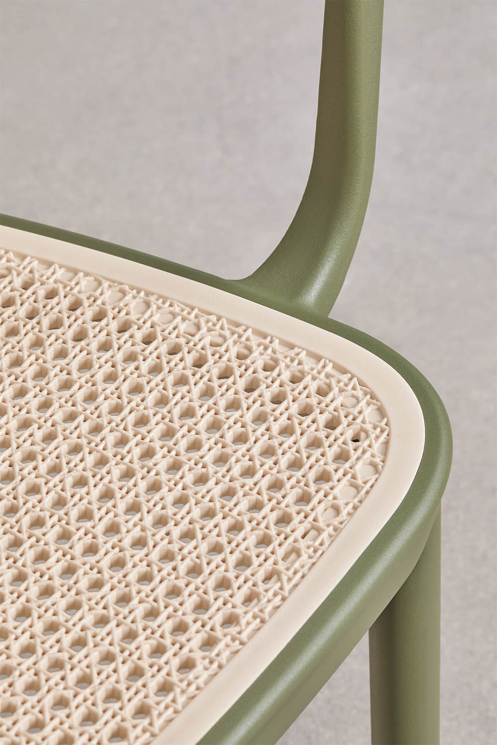 Pack of 4 stackable garden chairs with armrests in polypropylene Omara, gallery image 7