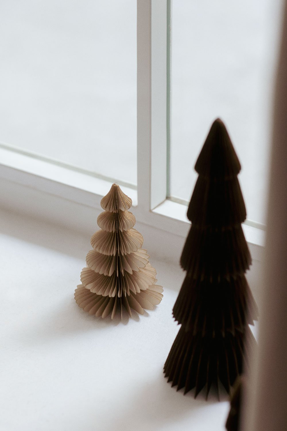 Navira paper Christmas tree, gallery image 1