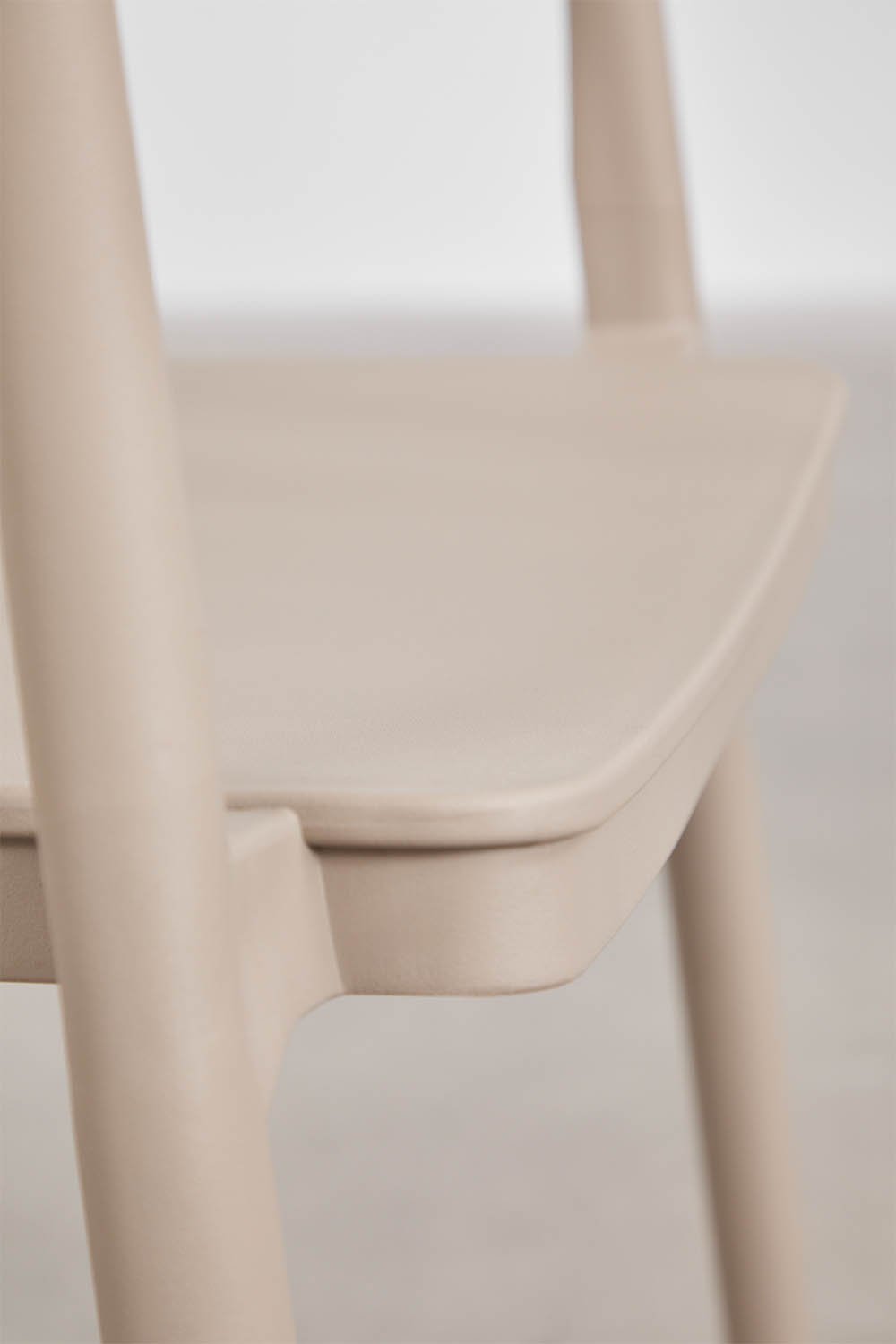Ivor stackable garden chairs set of 6 with armrests in polypropylene, gallery image 7