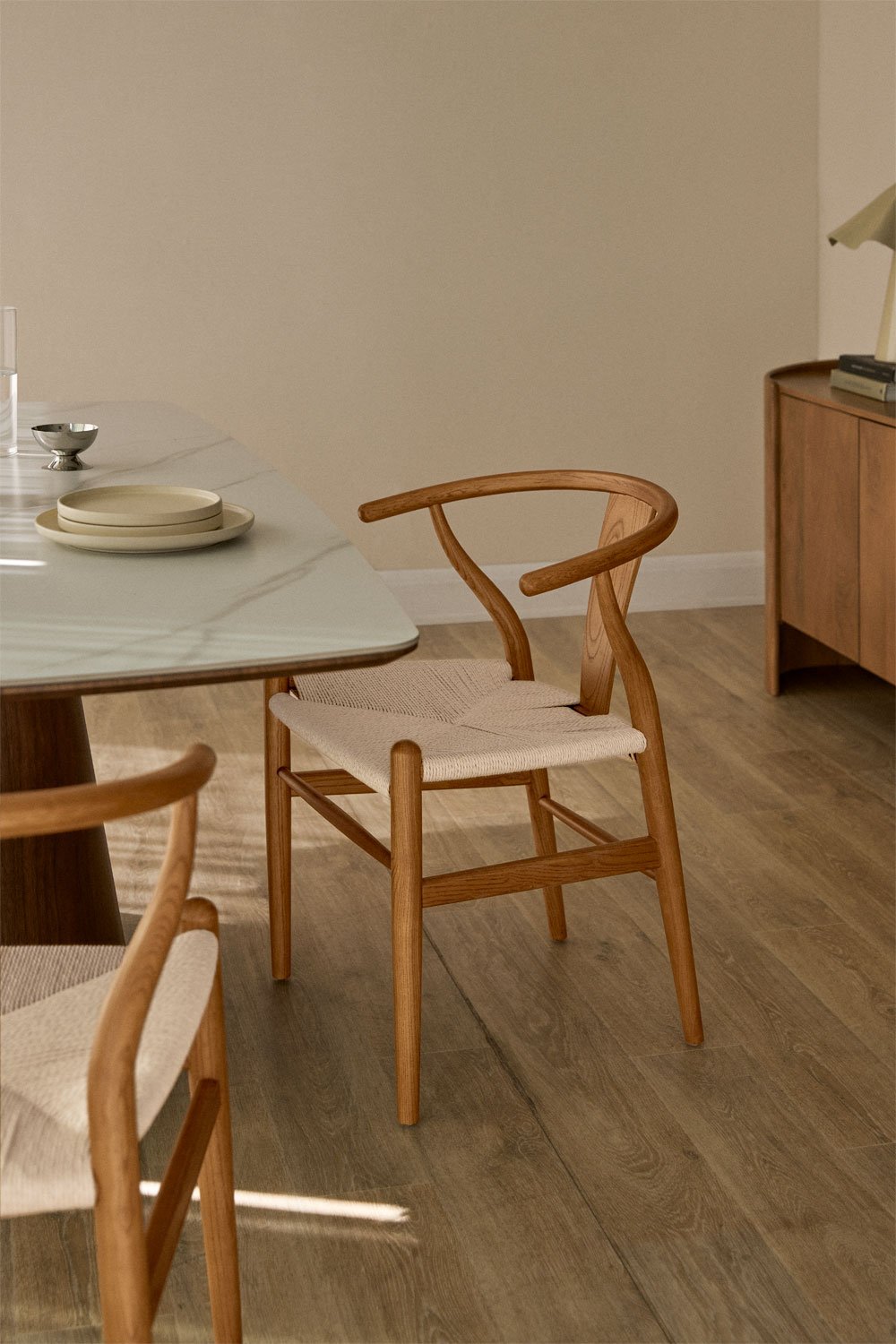 Pack of 4 dining chairs in elm wood Uish Edition, gallery image 1