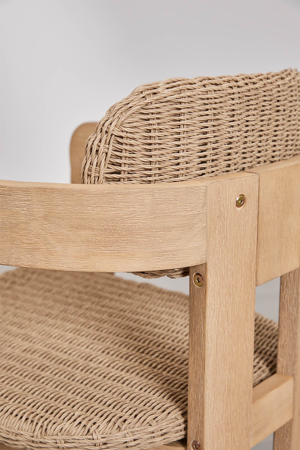 Dining chair with armrests in acacia wood and synthetic rattan Ginara, gallery image 4