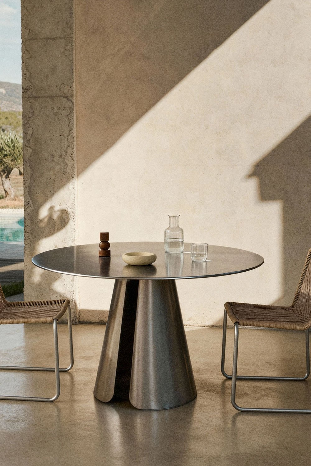 Baelor round dining table Ø120 cm in stainless steel, gallery image 1