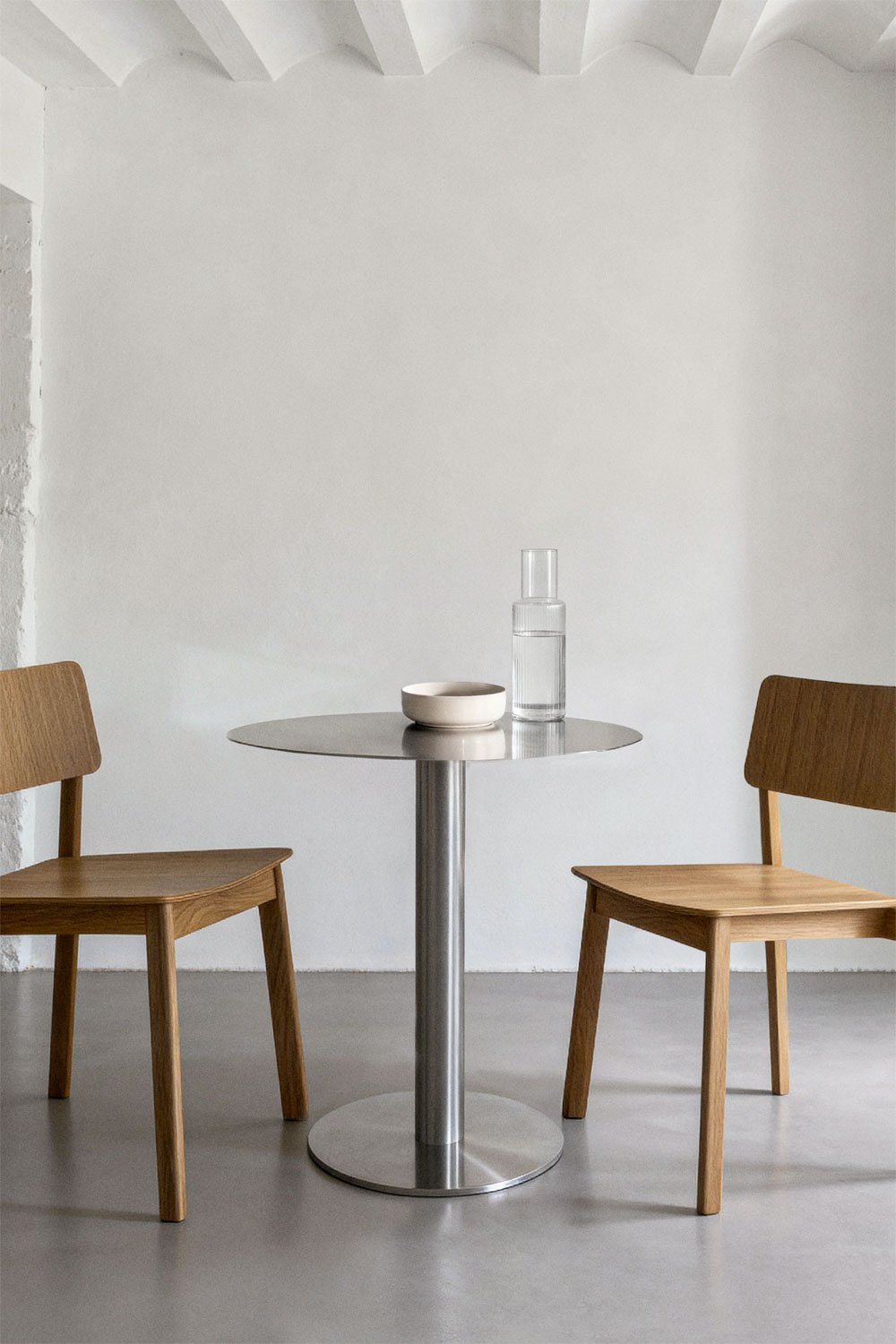 Xiren round dining table in stainless steel, gallery image 3