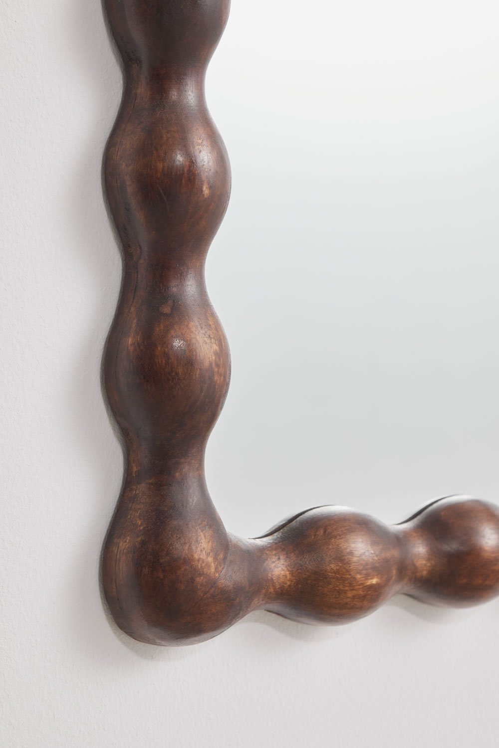 Rectangular wall mirror in Tessaia mango wood, gallery image 5