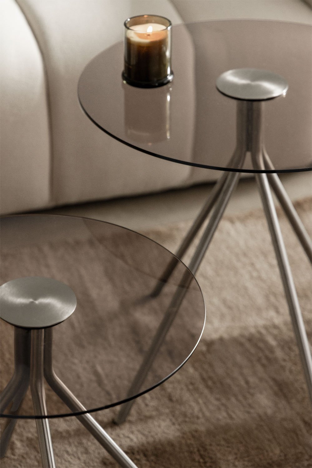 Set of 2 round side tables in steel and tempered glass Itsoro, gallery image 2