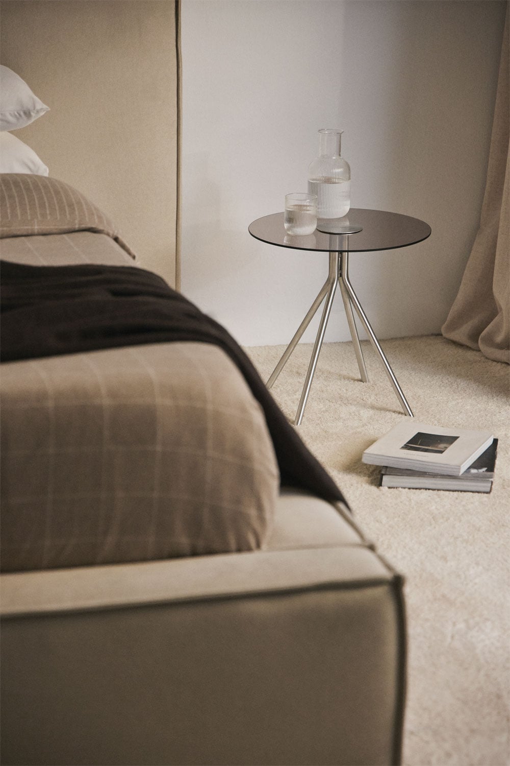 Itsoro round bedside table in stainless steel and tempered glass, gallery image 1