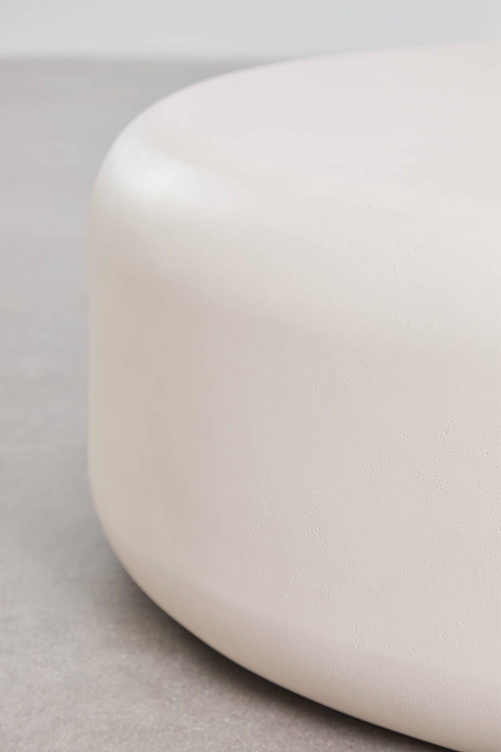 Fonelas round Ø100 cm cement garden coffee table, gallery image 3